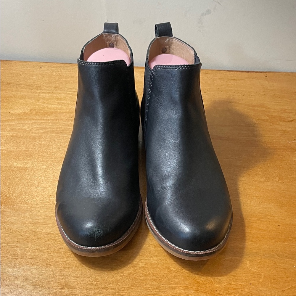 Taos Chelly Footwear Black Leather Slip-On Ankle Booties. Size 8.5 - Picture 2 of 13